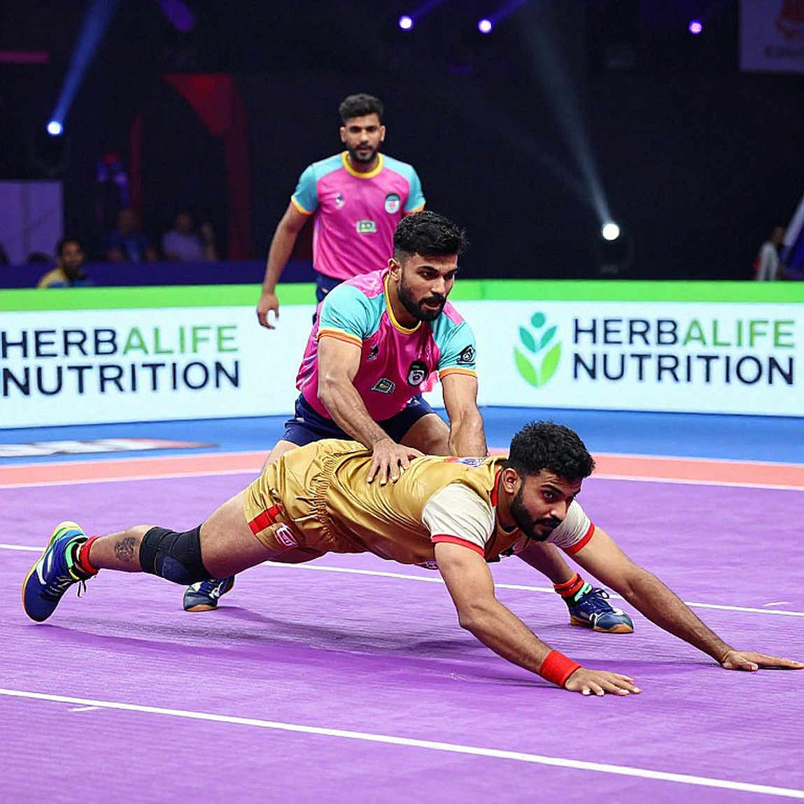अहमदाबाद, दिन 1: टेबल के चौथे नंबर पर बैठी नाइजीरिया ने एक रेड भी नहीं की